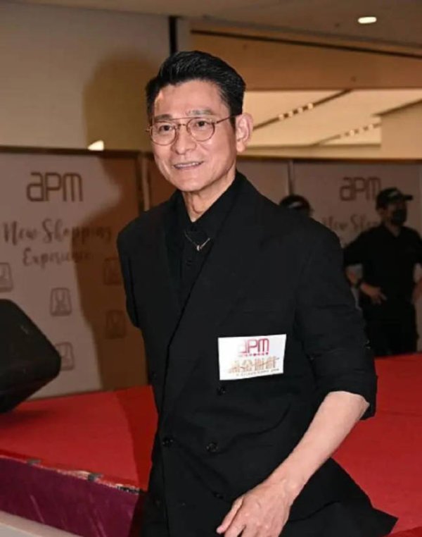 信德 刘德华回应王晶公开谈论其感情生活：并不介意